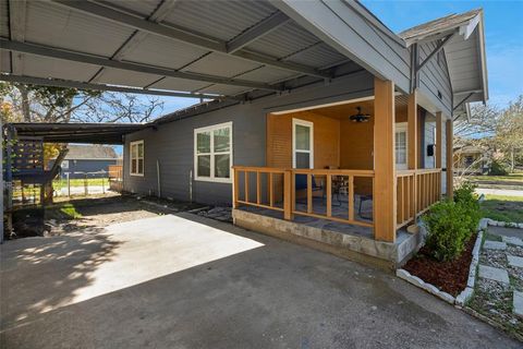 Tiny photo for 2452 W Brooklyn Avenue, Dallas, TX 75211 (MLS # 21210336)