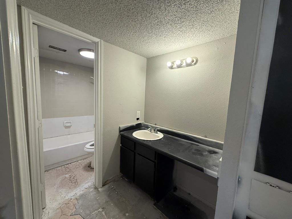 Tealwood On The Creek Condos - Residential