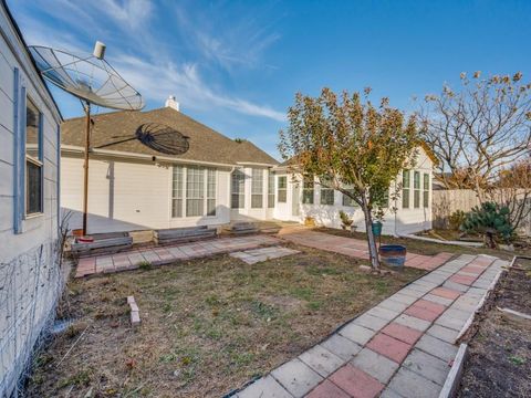 Tiny photo for 214 Jennifer Lane, Arlington, TX 76002 (MLS # 21138487)