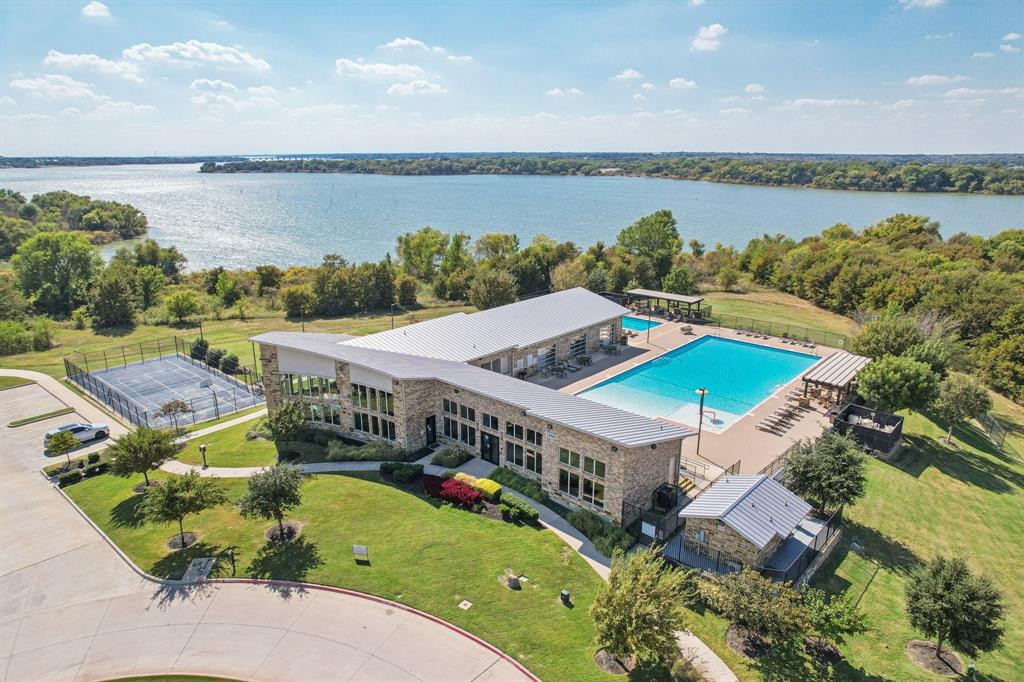 Valencia on the Lake - Residential