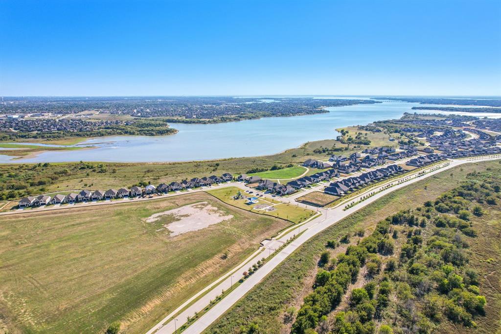Valencia on the Lake - Residential
