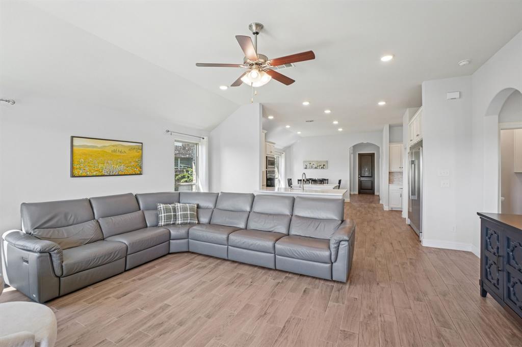 Valencia on the Lake - Residential