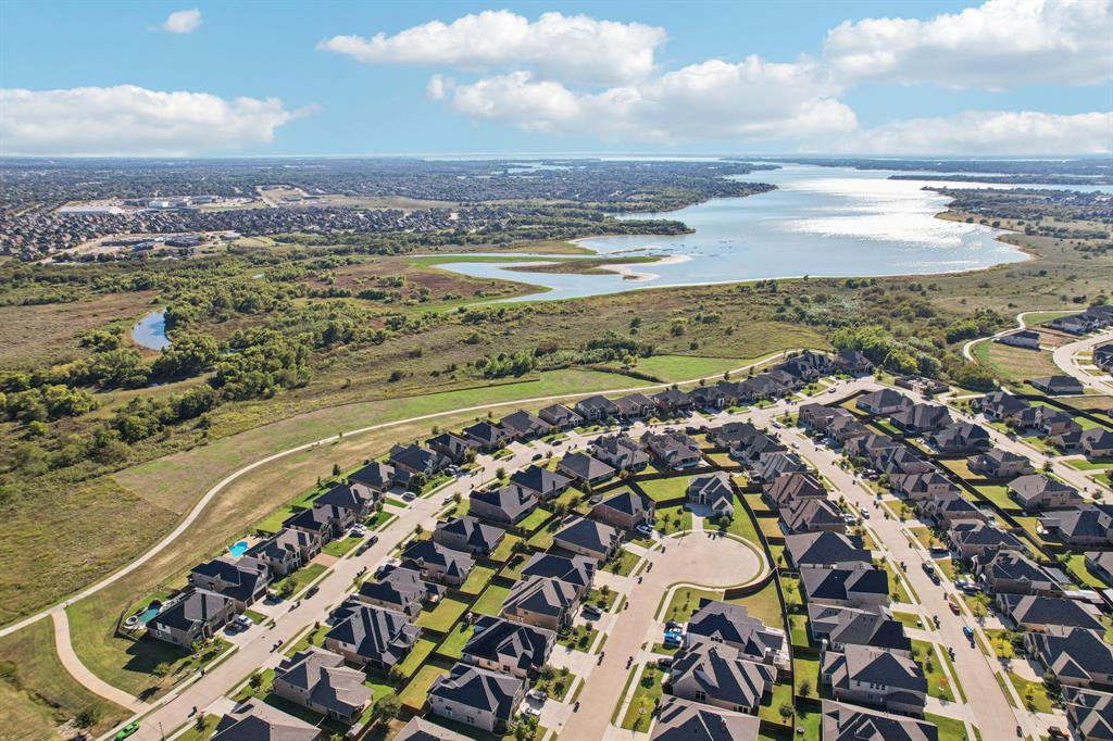 Valencia on the Lake - Residential