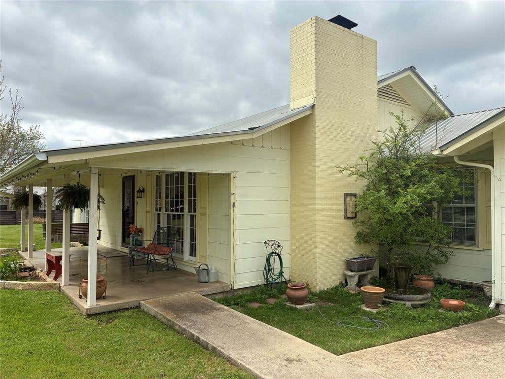 Photo of 408 S Porter Street, Lampasas, TX 76550 (MLS # 21342252)