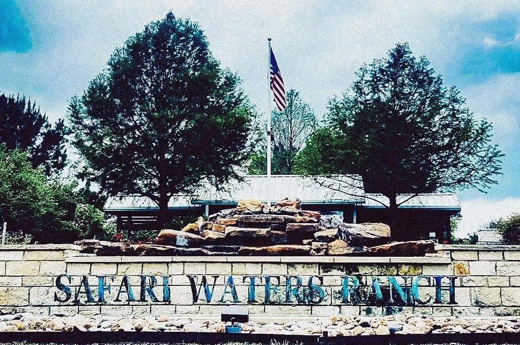 SAFARI WATERS - Land