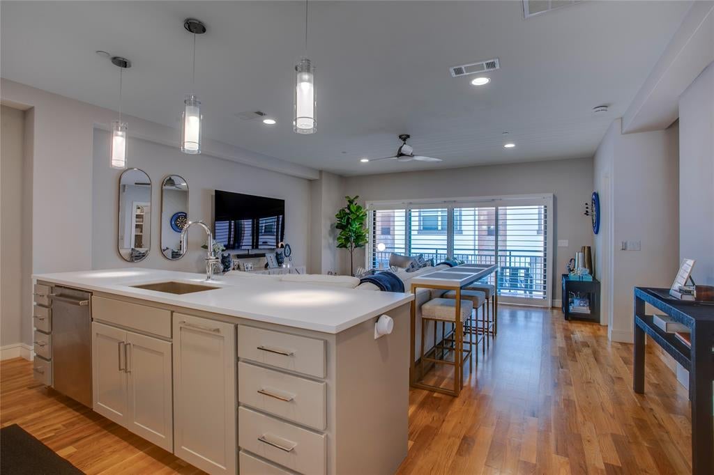 2127 Clark Street 103