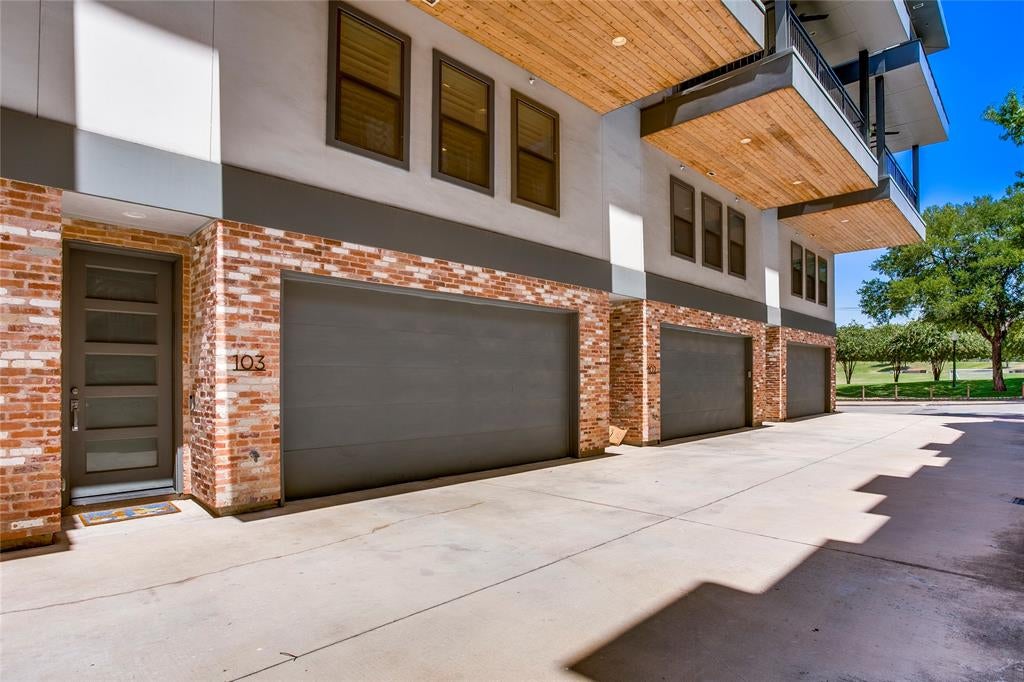 2127 Clark Street 103