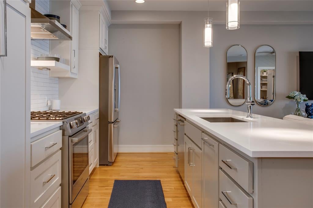 2127 Clark Street 103