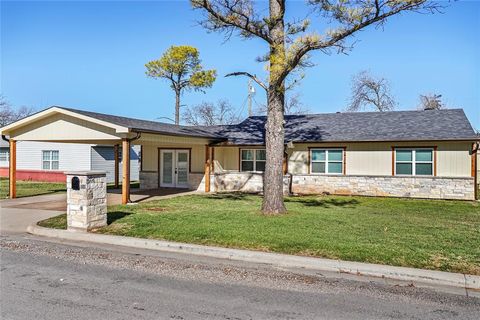 A home in Jacksboro