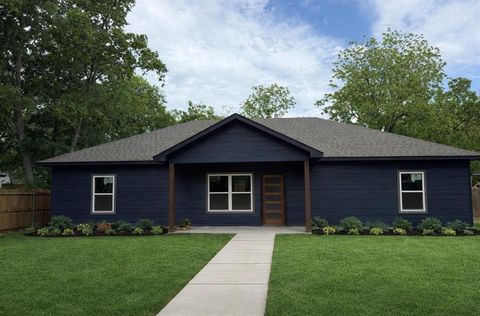 Photo of 114 S Ellis Street, Lancaster, TX 75146 (MLS # 21248015)