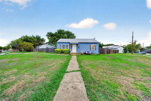 318 CHARLES DR, IRVING, TX 75060 - Image 24b247a4e335d3a6975fa58d1927562a/2556931063
