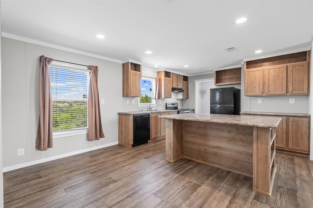 637 Lois Circle