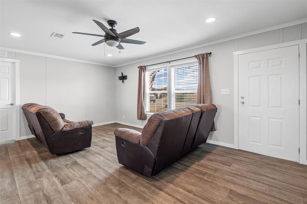 637 Lois Circle