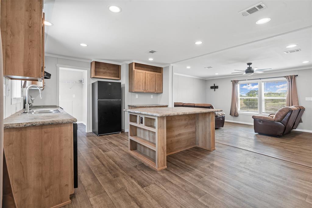 637 Lois Circle