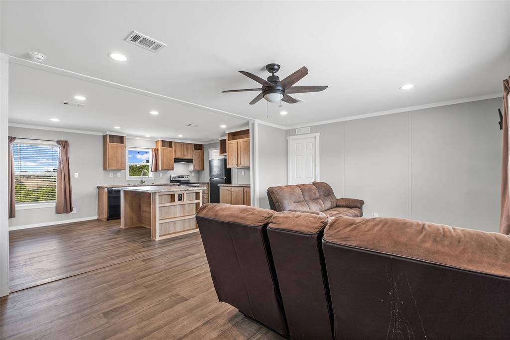637 Lois Circle