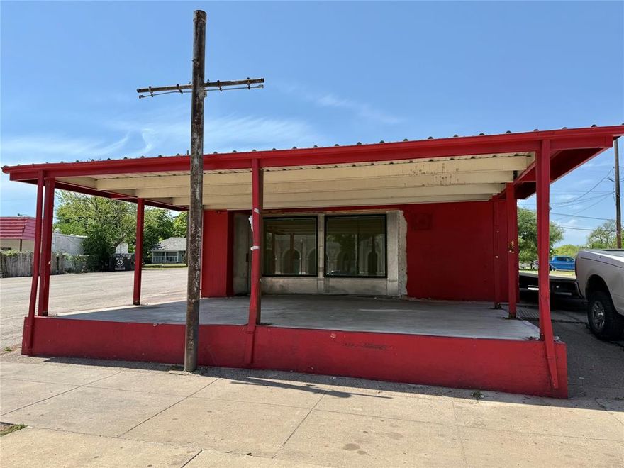 Location! Location! Location.  This building has been recently updated with new sheet rock new electrical, and  all new lighting.  The building could be used as an office, storage, or just see if this property is the one to suit your needs!
Walking distance to the Stockyards, a few minutes away from Downtown Fort Worth. Bring your business to this
Historic Part of Fort Worth. Great potential, to develop your vision and use your imagination