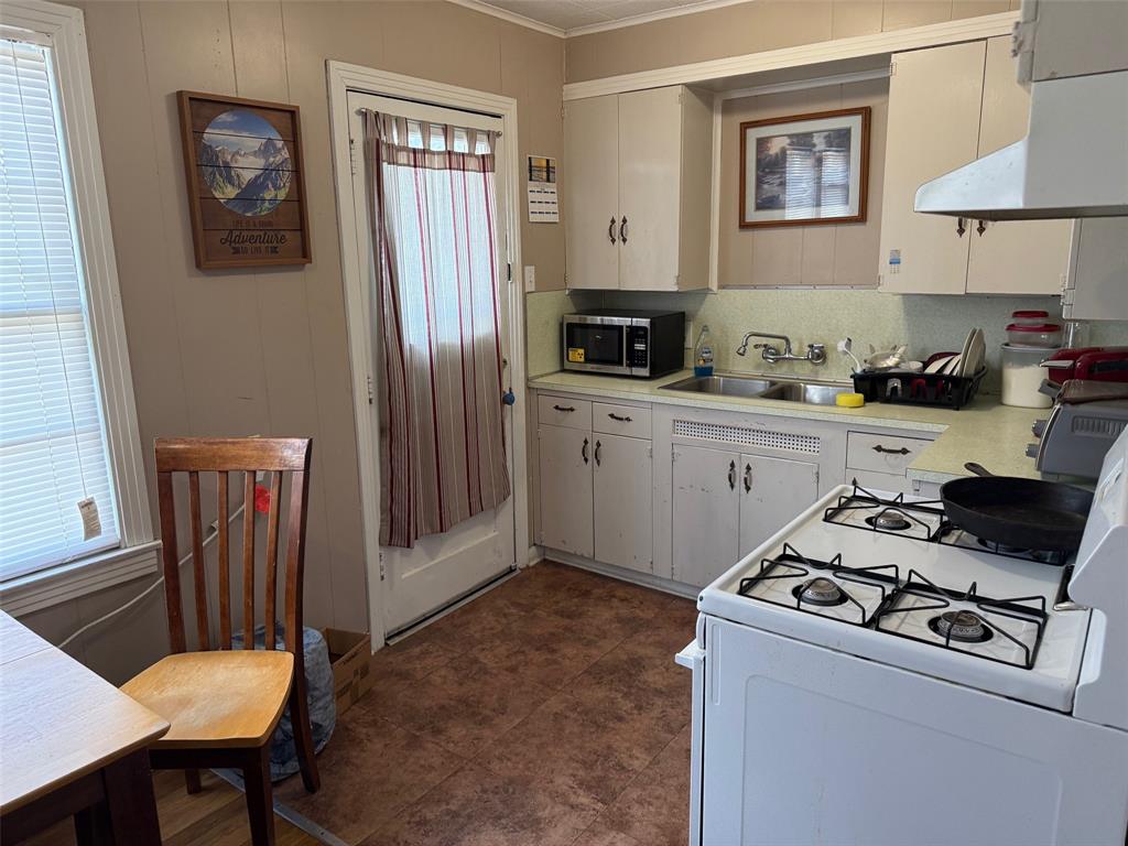 1716 Sheppard Street