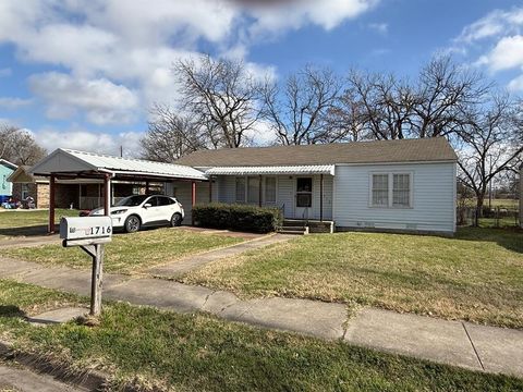 Photo of 1716 Sheppard Street, Waco, TX 76711 (MLS # 21195337)