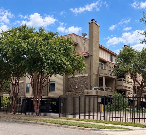 Photo of 5200 Martel Avenue #6G, Dallas, TX 75206 (MLS # 21408140)