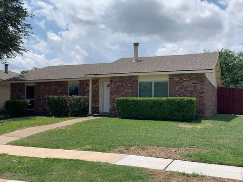 Photo of 5100 SHANNON Drive, The Colony, TX 75056 (MLS # 21238494)