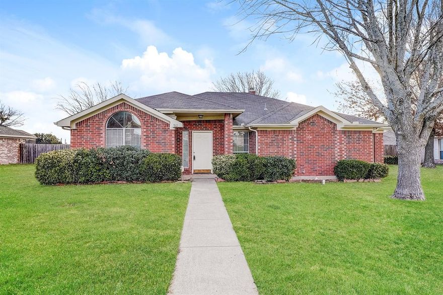 Enjoy this gorgeous home featuring living and entertainment space. This adorable home offers 4 bedroom and 2 bathroom home with carpet and tile, vinyl type flooring. Home has 2 attached car garage space. The modern kitchen is equipped with modern appliances and offers updated cabinets with plenty of storage space. Home has neutral paint throughout.The private, fenced in backyard, is perfect for pets or for enjoying gorgeous days outdoors. This home won't last long. Apply today!