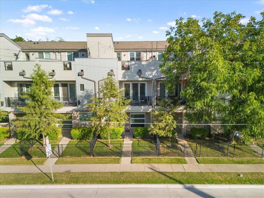 Discover modern elegance in this stunning 3-bedroom, 3.5-bath residence, perfectly located near Lower Greenville, Henderson, Ross Ave, and Lakewood Center. This home boasts beautiful quartz countertops, a gas cooktop, stainless steel appliances, and hardwood floors throughout the living areas. The expansive open-concept living and kitchen space features an oversized island ideal for dining and entertaining. Enjoy the tranquility of your private rooftop deck, perfect for morning coffee or evening relaxation. With a convenient commute to Dallas' Central Business District, this home offers the perfect blend of luxury and practicality. IF LEASED BEFORE JAN. 12TH. TENANT WILL RECEIVE THE FREE MONTH OF JANUARY.