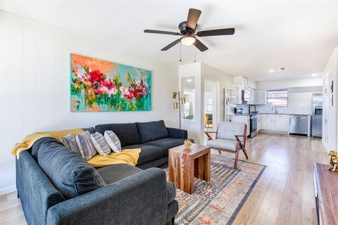 Photo of 121 Sunflower Drive, Garland, TX 75041 (MLS # 21172781)