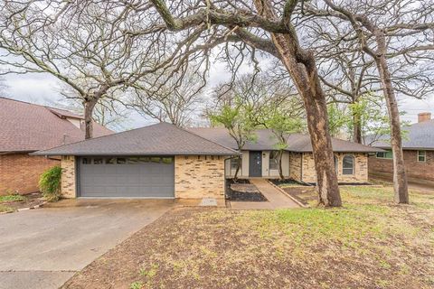 2105 Castle Oaks Drive Arlington TX 76012
