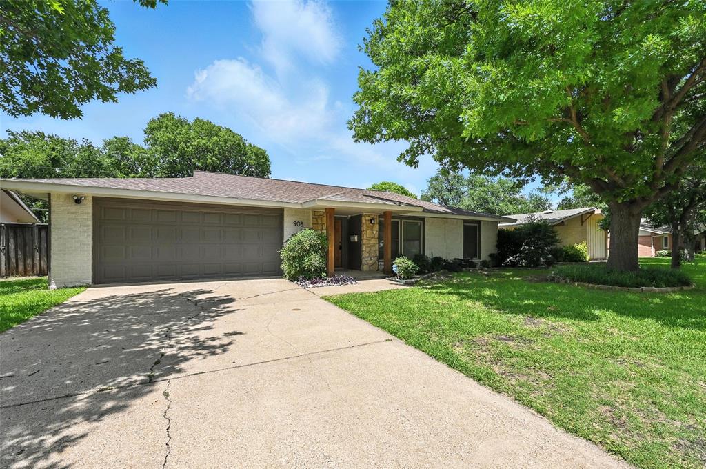 908 Wayside