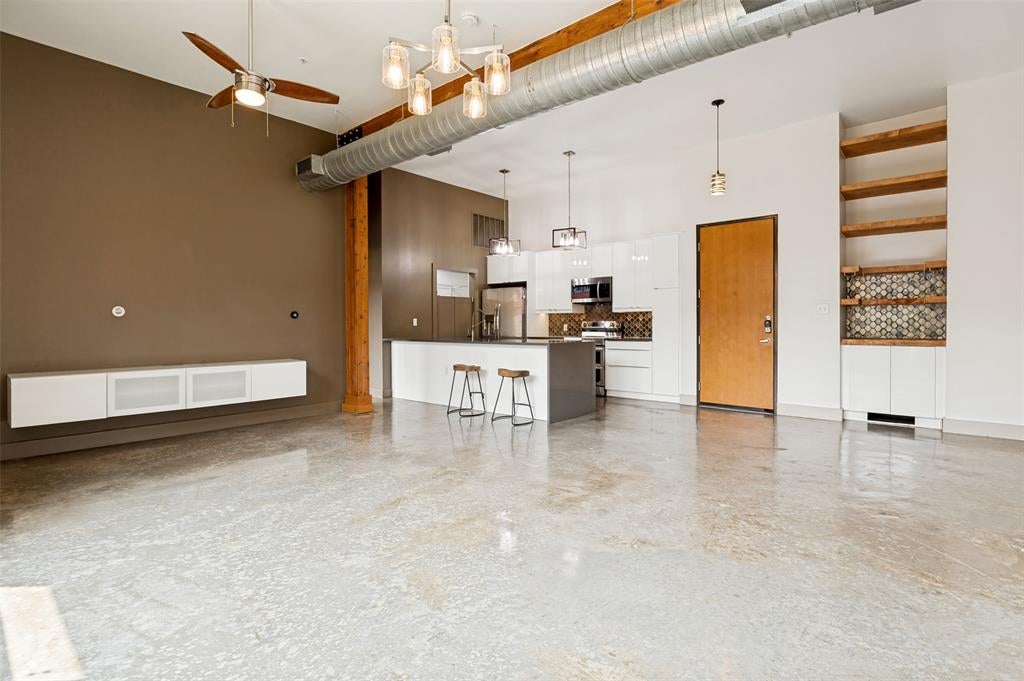 2502 Live Oak Street 208