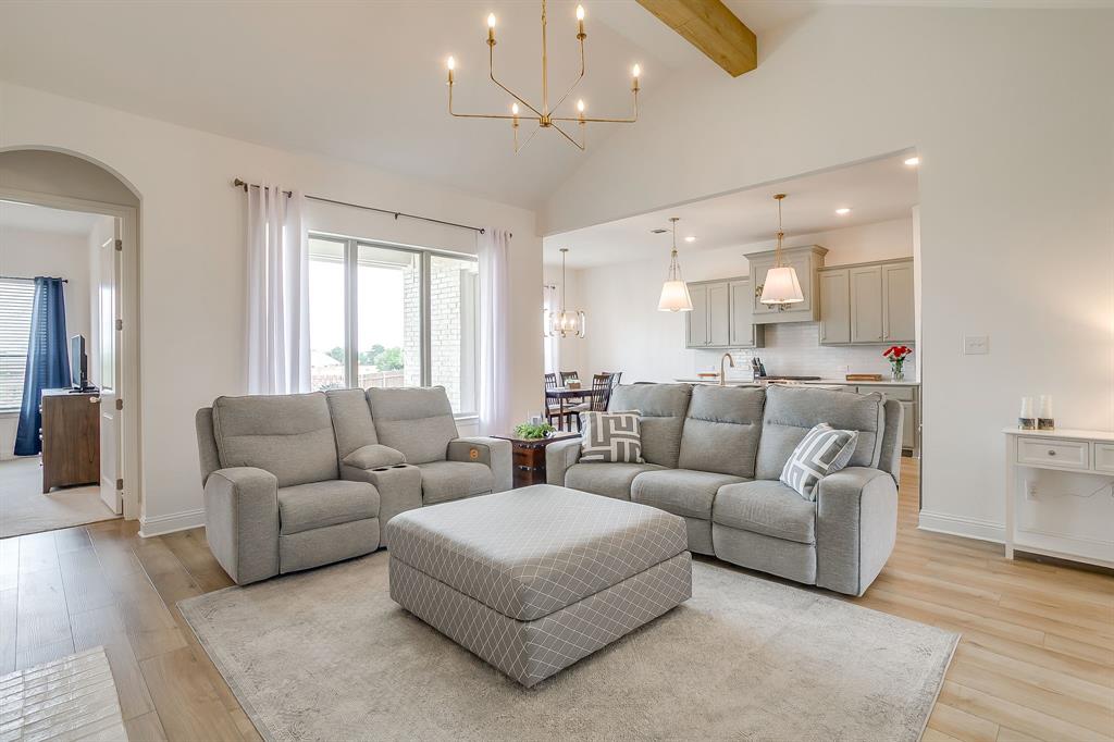 214 Observation Drive N