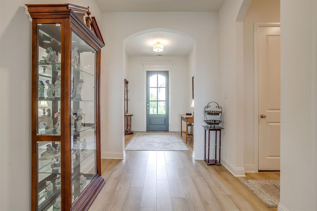 214 Observation Drive N