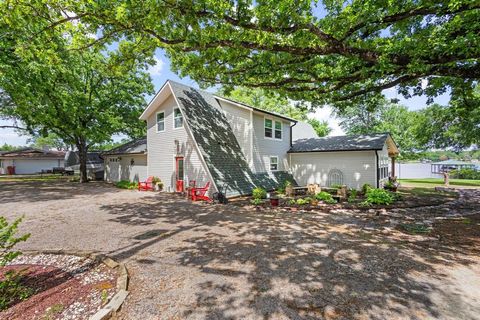 2001 Beavers Point Bonham TX 75418