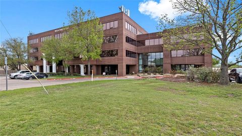 Photo of 600 E Taylor Street #300, Sherman, TX 75090 (MLS # 21094600)