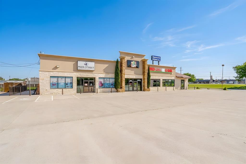 Photo of 1333 N Plaza Drive #102, Granbury, TX 76048 (MLS # 21267919)