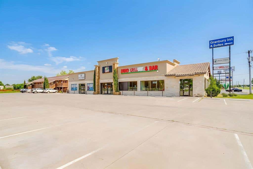 Photo of 1333 N Plaza Drive #102, Granbury, TX 76048 (MLS # 21267919)