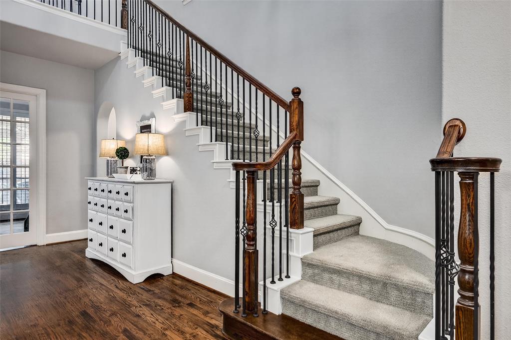 813 Moss Cliff Circle