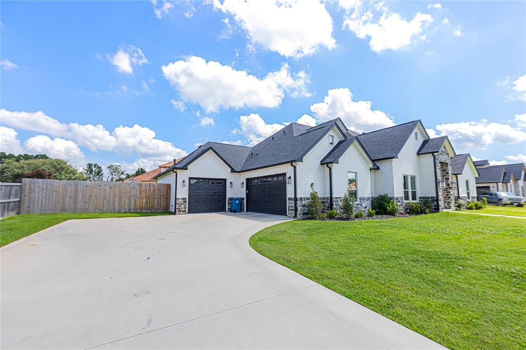 COUNTRY CLUB ESTATES III - Residential