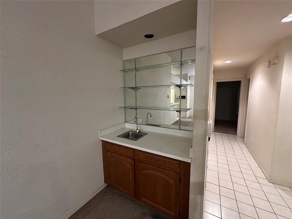 9706-9708 Springtree