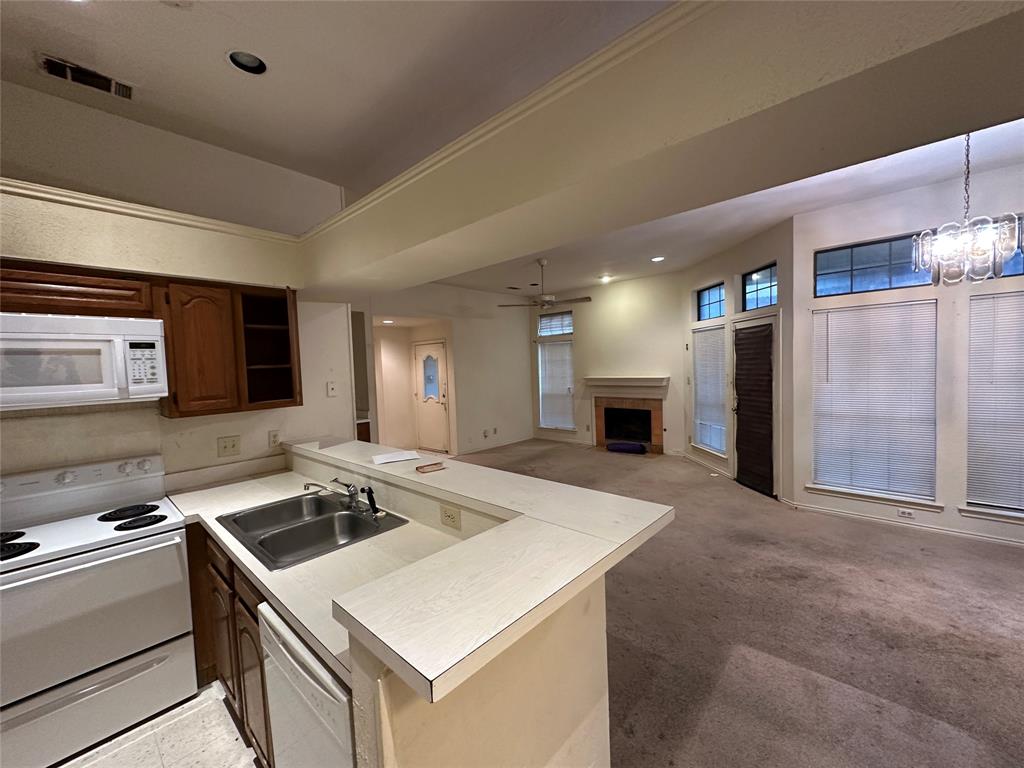 9706-9708 Springtree