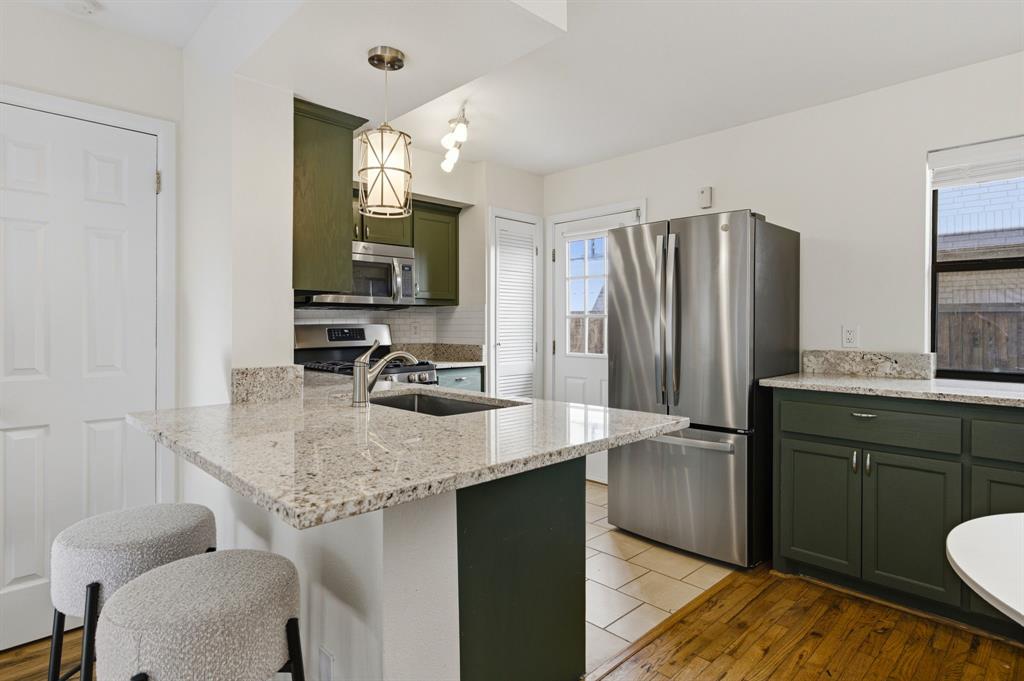 4115 Bowser Avenue 8