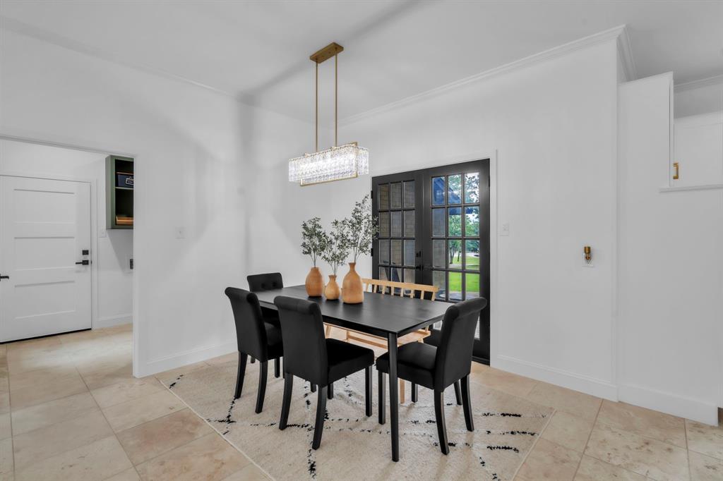 900 E Pioneer Circle