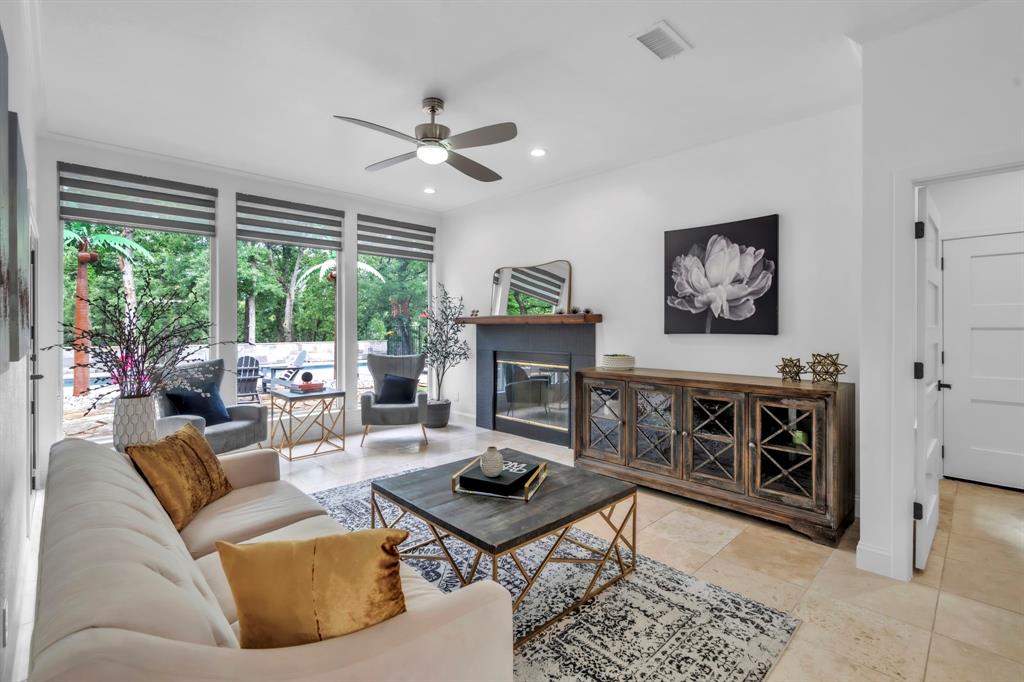 900 E Pioneer Circle