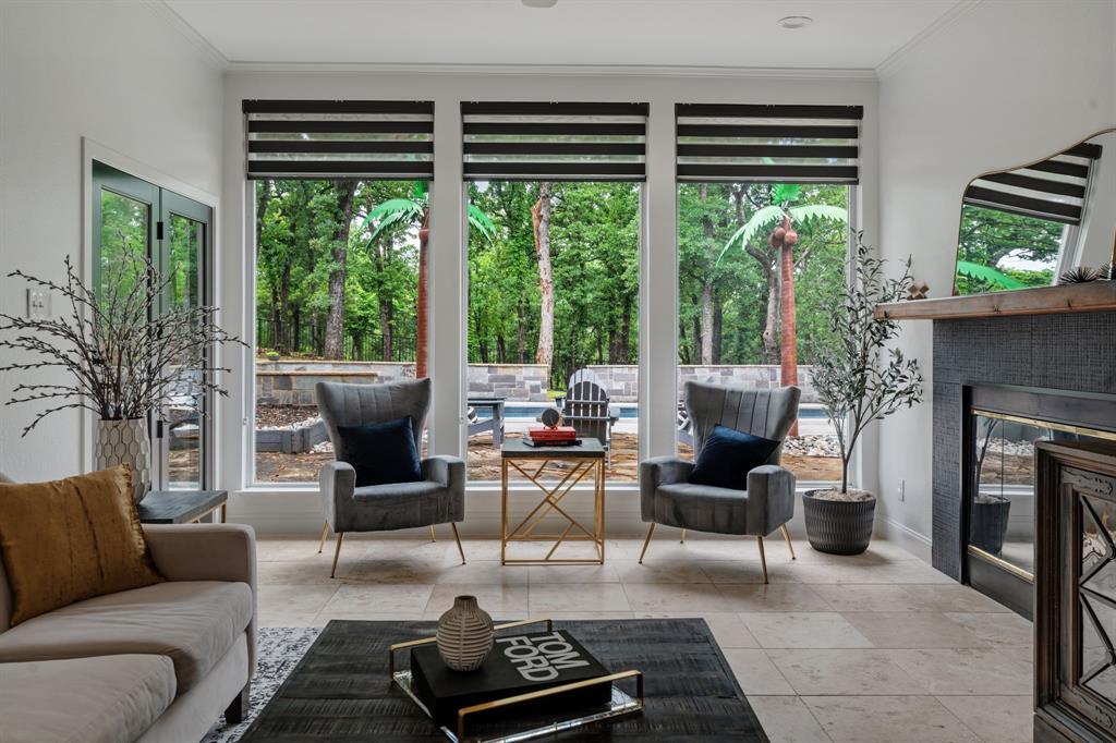 900 E Pioneer Circle