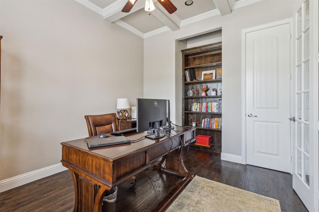 1100 Circle J Trail