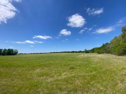 Photo of TBD Cr 408, Lott, TX 76656 (MLS # 21224526)