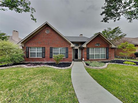 Photo of 1313 Red Maple Drive, Carrollton, TX 75007 (MLS # 21223135)