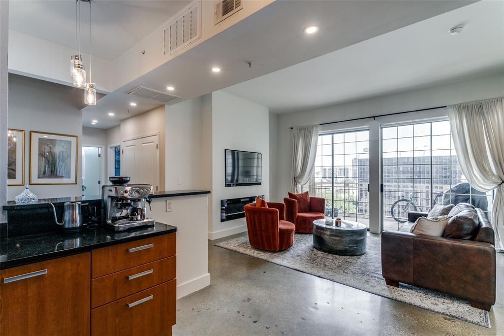 View Dallas, TX 75219 condo