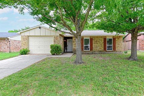 Photo of 541 Ridgemont Drive, Allen, TX 75002 (MLS # 21243491)