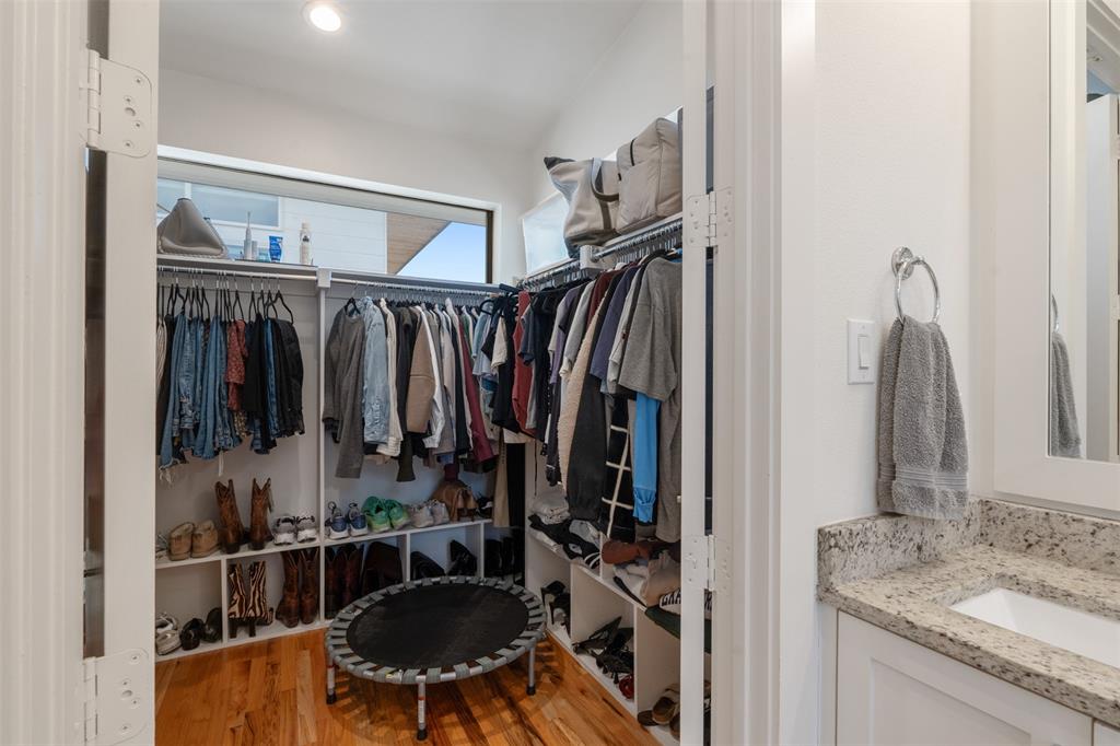 5912 Lindell Condo - Residential